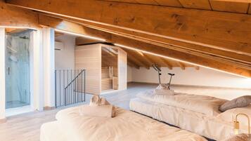 4 Schlafzimmer, Schreibtisch, Bügeleisen/Bügelbrett, Reisekinderbett