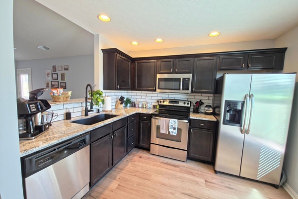 Frigorífic, microones, forn i placa de cuina