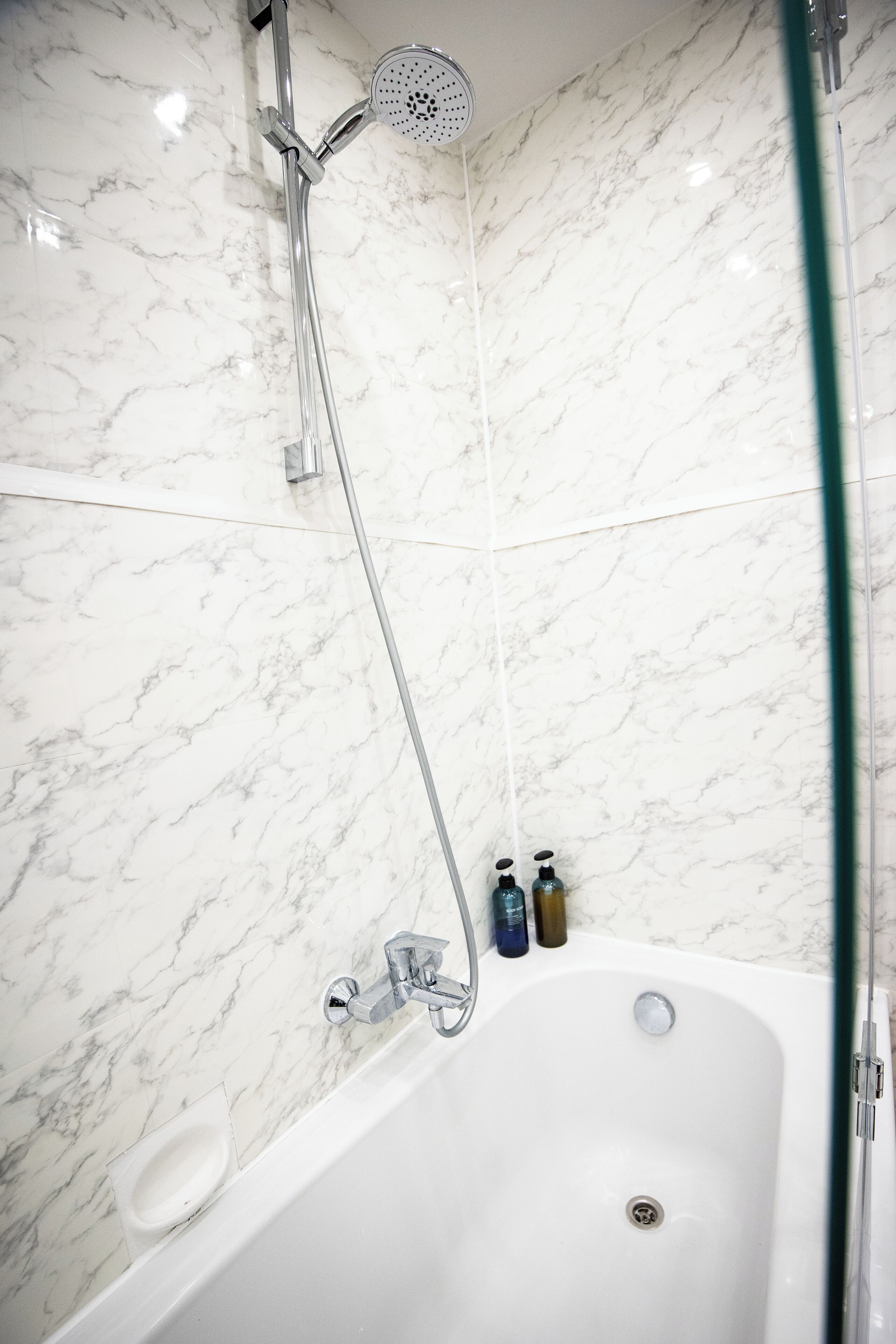 Haartrockner, Handtücher, Seife, Shampoo