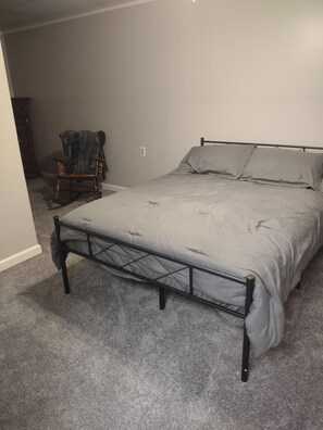 1 soverom, skrivebord, strykejern/-brett og wi-fi (inkludert)