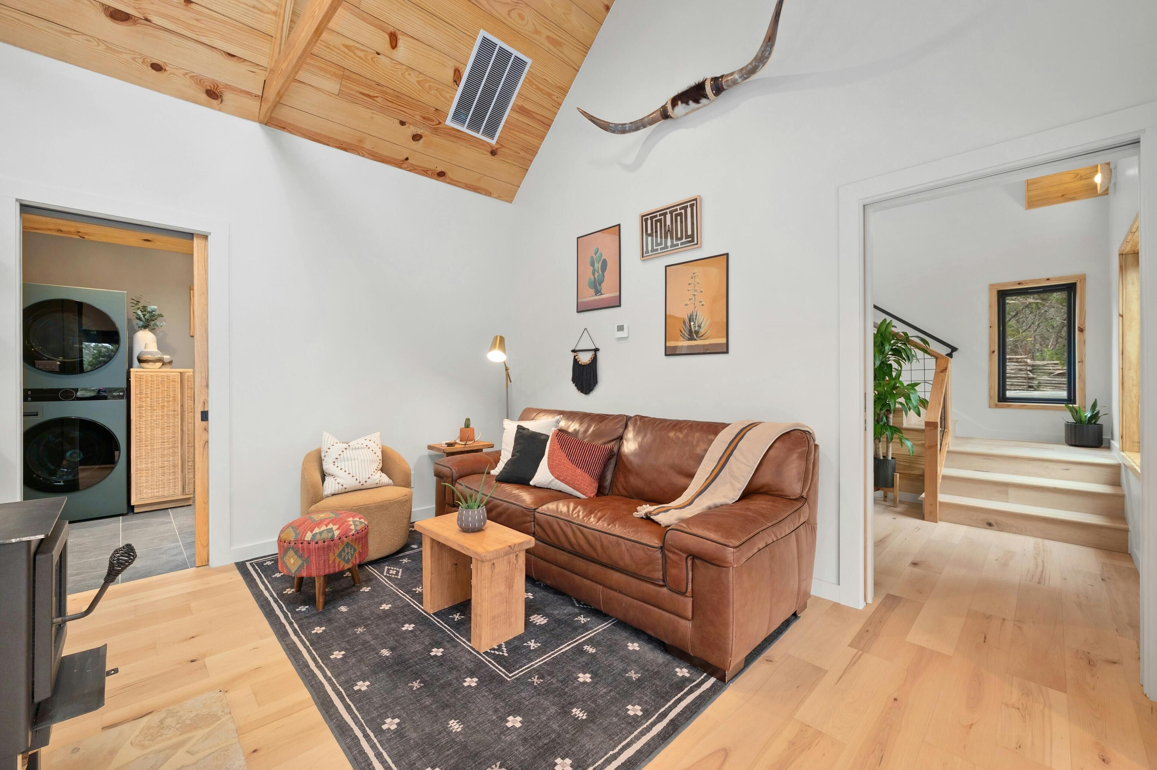 Cozy 2-bedroom Cabin In Serene Wimberley With Wifi, Ac - Wimberley, TX