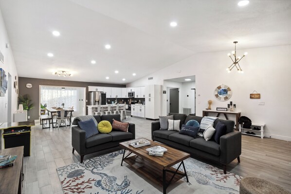 Family House | Living area | Flat-screen TV - Kalani Oasis Paradise with Pool (Phoenix)