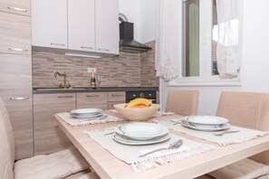 Dining - Apartment Ivan - Two Badroom Apartment with Hot Tob (Šibenik)