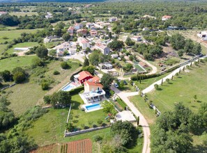 Exterior - Exquisite Secluded Villa with Pool - Four Bedroom Villa with Pool (Kanfanar)