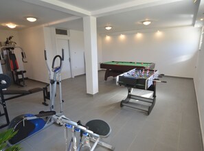 Games room - Exquisite Secluded Villa with Pool - Four Bedroom Villa with Pool (Kanfanar)