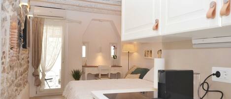 خدمة الإنترنت وملاءات أسرّة