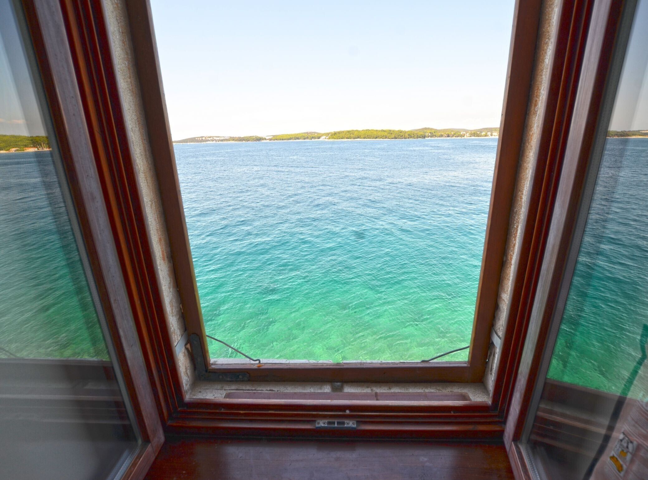 المنشأة من الداخل