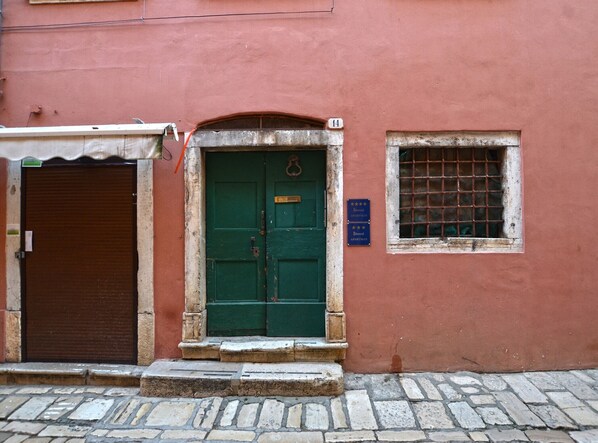 Exterior detail - Downtown Rovinj Charming Nest Apartment - One Bedroom Apartment (Rovinj)