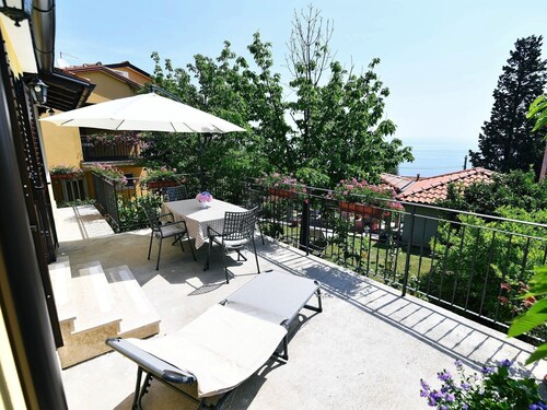 Charming Holiday Home with Terrace and Garden - One Bedroom Holiday Home