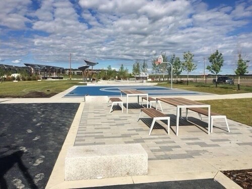 Private 1BR Suite | Private Access | 15 mins to Calgary Intl Airport (YYC).