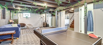 Game Room & Fire Pit: West Mifflin Home!