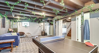 Game Room & Fire Pit: West Mifflin Home!