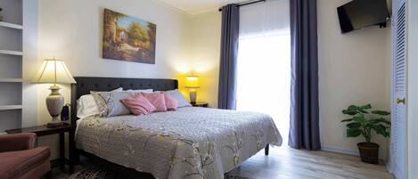 Apartment, 1 King Bed, Kitchen (Mariposa Buckeye) | 1 bedroom, individually decorated, individually furnished