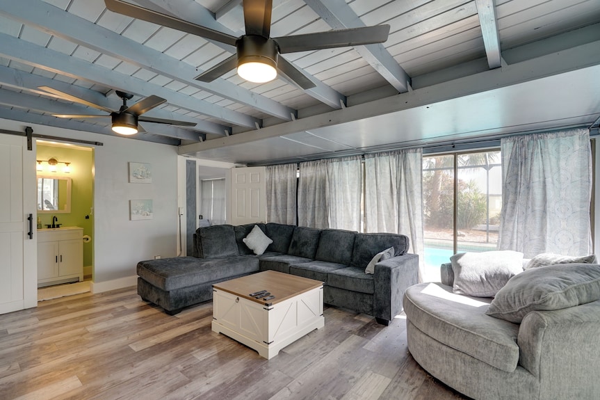 < 1 Mi To Four Freedoms Beach: Canal-front Getaway - Cape Coral, FL