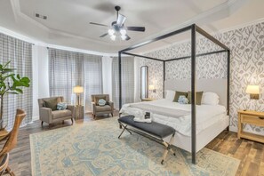 5 bedrooms, desk, iron/ironing board, free WiFi