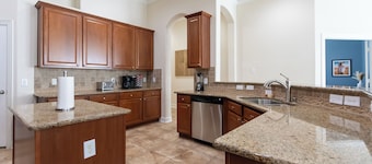 Pool Volleyball Oasis |Sleeps 18