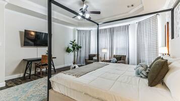 5 quartos, escrivaninha, ferros/tábuas de passar roupa