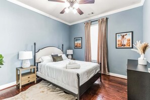 5 bedrooms, desk, iron/ironing board, free WiFi
