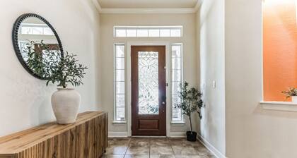 Pool Volleyball Oasis |Sleeps 18