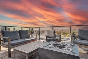 Terrace/patio - Penthouse, central Quebec city, heated pool (Québec)