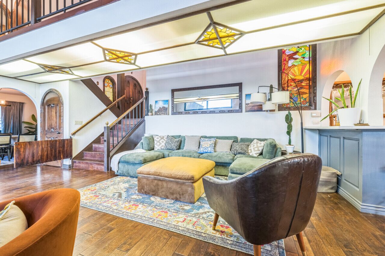 Una Smart TV, libros