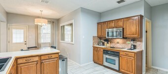 Rockwall Retreat | Pool, Games & King Beds
