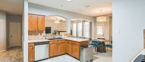 Mikrowelle, Ofen, Herdplatte, Geschirrspüler