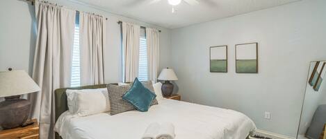 4 bedrooms, iron/ironing board, WiFi (free), bed sheets