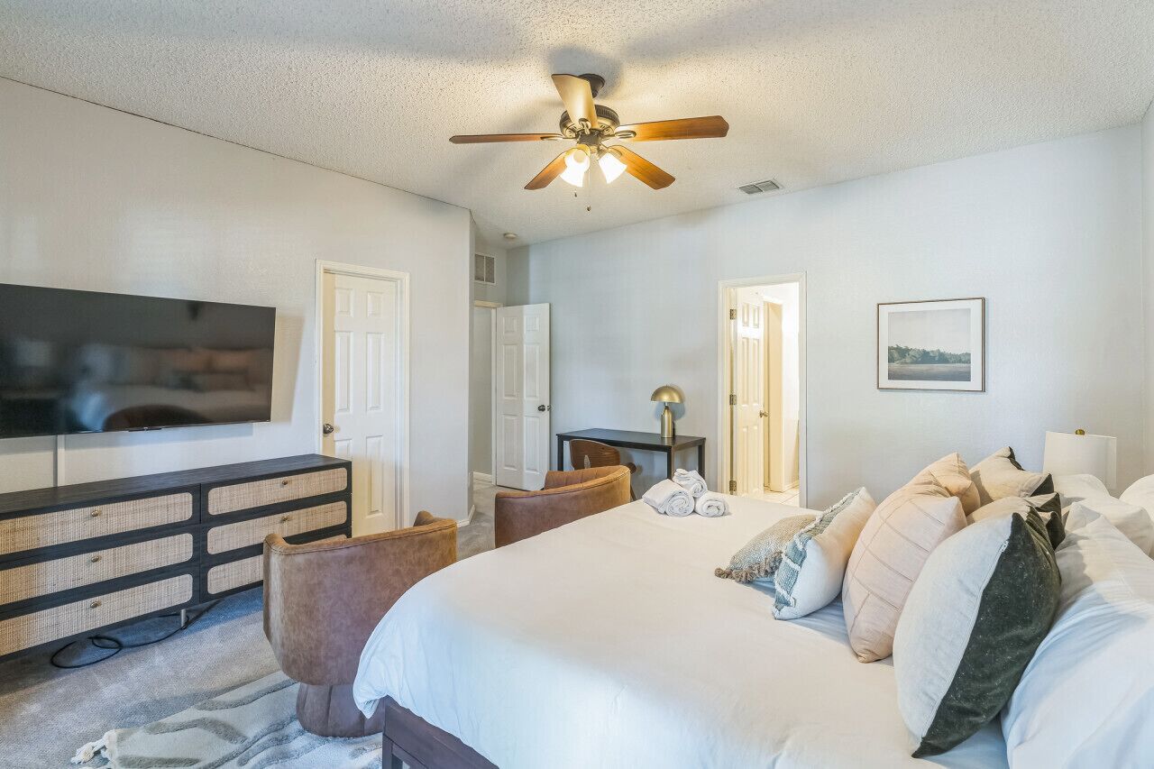 Desk, iron/ironing board, free WiFi, bed sheets