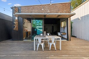 屋外ダイニングエリア