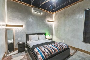 1 室のベッドルーム、デスク、アイロン / アイロン台、WiFi (無料)