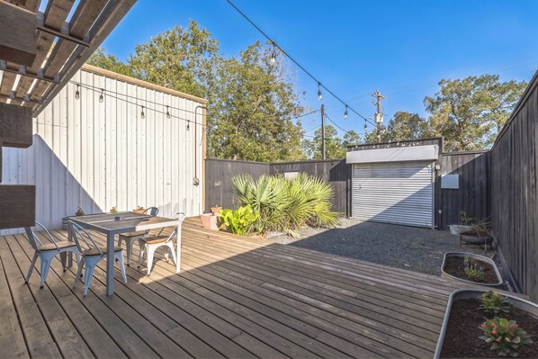 Outdoor dining