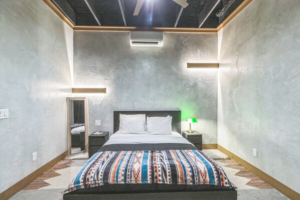 1 habitación, escritorio, tabla de planchar con plancha y wifi gratis