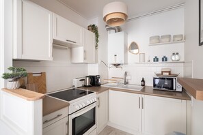 Fridge, microwave, oven, coffee/tea maker