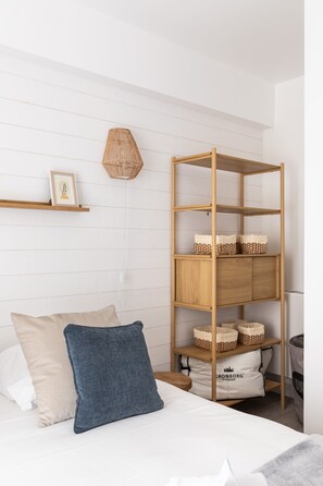 1 habitación, tabla de planchar con plancha, wifi gratis y ropa de cama 