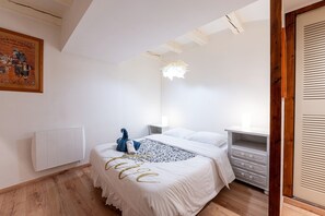 Iron/ironing board, free WiFi, bed sheets