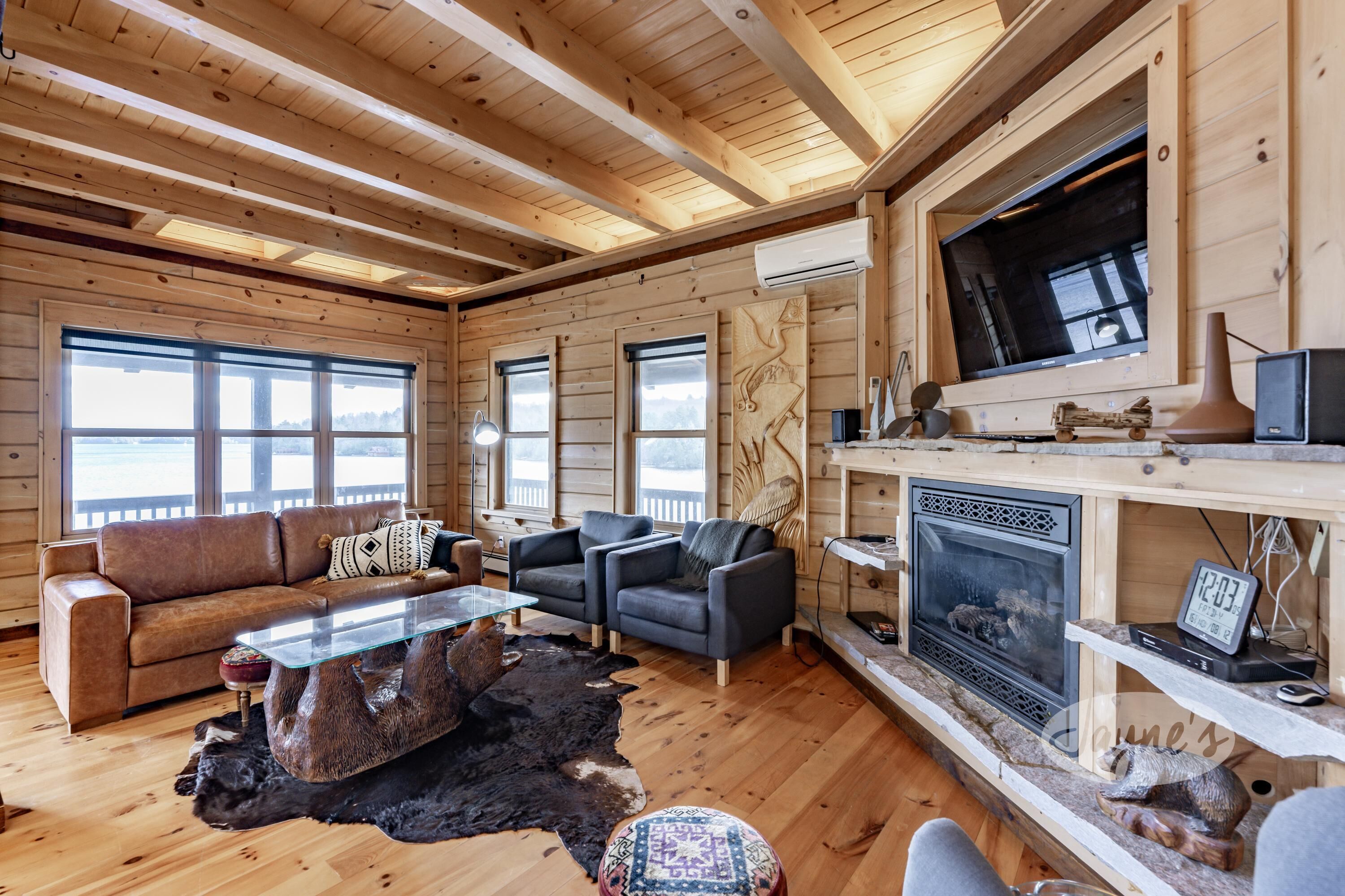 5 Beds 4 Bath Cottage On Lake Rosseau - Ontario