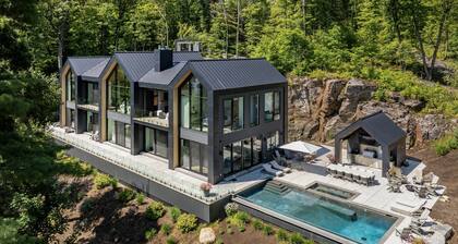 Elegant 7 bed 8 bath cottage on Lake Joseph
