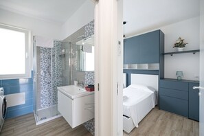 Doccia, asciugacapelli, bidet, asciugamani