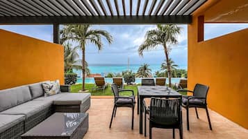 屋外ダイニングエリア