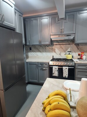 Private kitchen - Charming 4-bedroom house with WiFi and AC in Marbella. Relax and enjoy ! (Marbella)