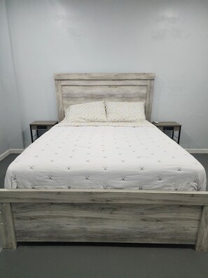 4 habitaciones, tabla de planchar con plancha, wifi y ropa de cama