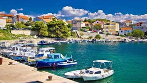 Marina - Beach apartment Alenka Yellow (Šibenik)
