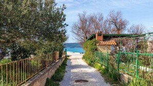 Property grounds - Beach apartment Alenka Yellow (Šibenik)