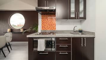 Căn hộ Superior | Bếp riêng | Lò vi sóng, dụng cụ nấu nướng/bát dĩa/dao nĩa