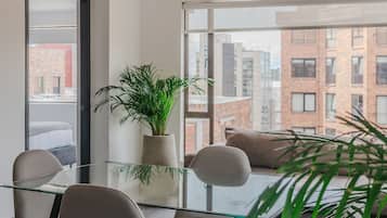 Apartment, 2 Bedrooms | Dining
