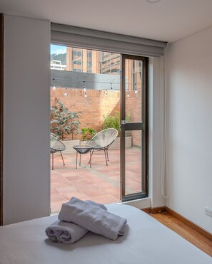 Apartamento superior, 3 habitaciones | 3 dormitorios, cortinas opacas, wifi gratis y ropa de cama