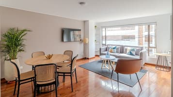 Departamento superior, 3 habitaciones | Restaurantes