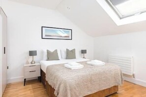 1 slaapkamer, een bureau, een strijkplank/strijkijzer, gratis wifi