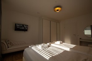 2 soverom, safe på rommet, strykejern/-brett og wi-fi (inkludert)